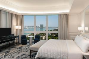 Le Meridien Mina Seyahi Beach Resort & Waterpark - Guest Services and Experience