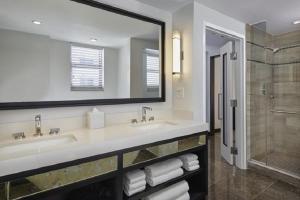 Loews Miami Beach Hotel - Guest Ratings and Reviews