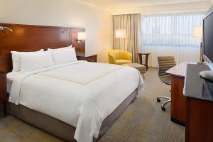 Los Angeles Marriott Burbank Airport - Dining Experiences