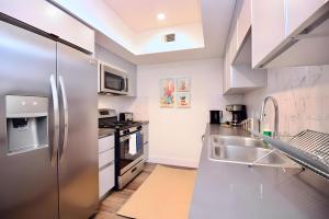 Los Angeles Premium Suites With Free Parking - Amenities and Facilities