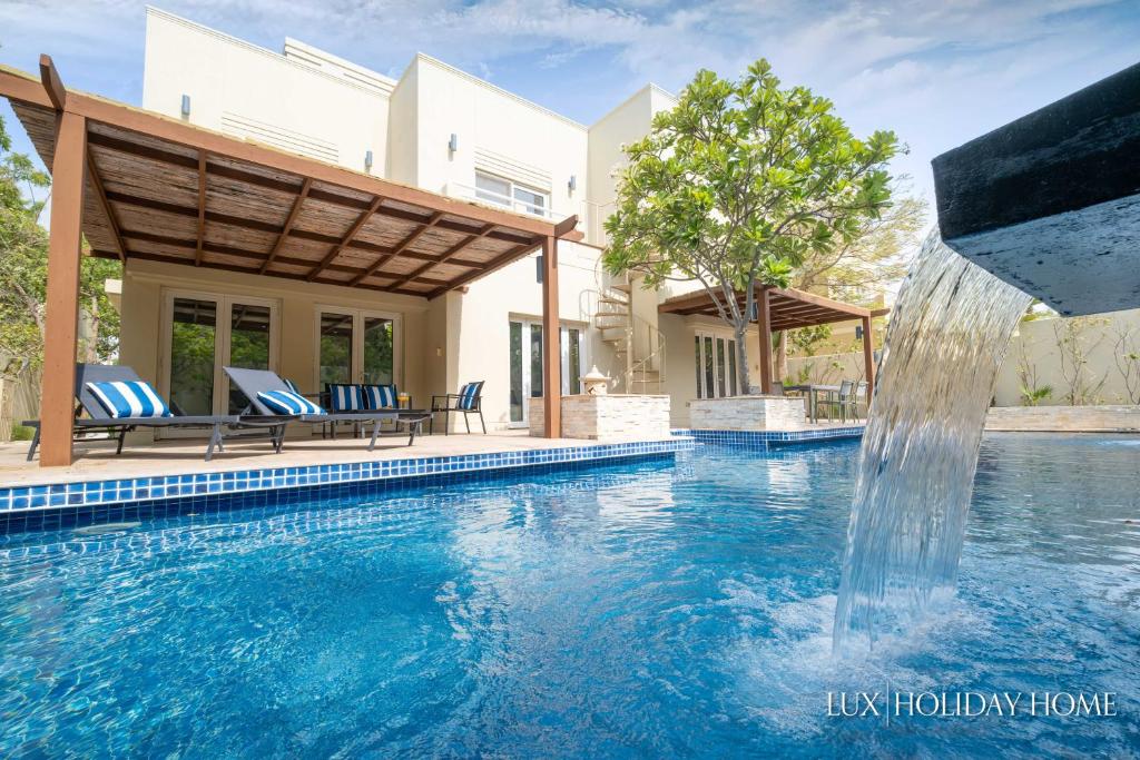 LUX The Meadows 5 Bed Villa Review