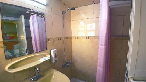 Maaeen Hotel - Special Features