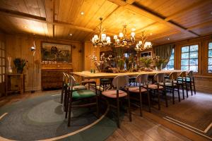 Magic Megève Woods - Dining Options and Breakfast