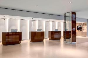 Marriott Hotel The Hague - Transportation and Parking