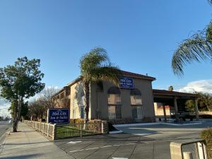 Mid City Inn & Suites Pico Rivera - Room Amenities