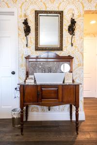 Mirabelle Inn & Restaurant - Convenient Amenities and Facilities