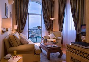 Miramare and Castle - Location and Views