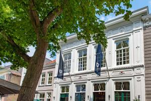 Mondragon - Dining and Breakfast