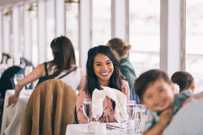 Mothers Day Premier Plus Brunch Cruise on the Chicago River - Dining Experience