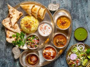 Mövenpick Hotel & Apartments Bur Dubai - Dining Options