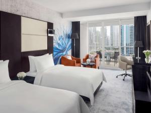 Mövenpick Hotel Jumeirah Lakes Towers Dubai - Accessibility and Location