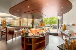 NH Amsterdam Caransa - Nearby Attractions