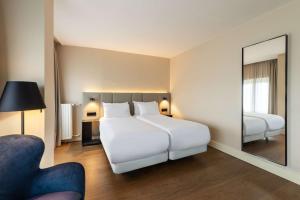 NH Amsterdam Schiller - Dining and Breakfast Options