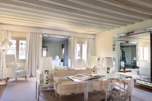 Palazzina Grassi - Facilities and Amenities