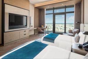 Paramount Hotel Midtown - Accessibility and Languages