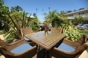Pavilion Hotel - Room Types and Features
