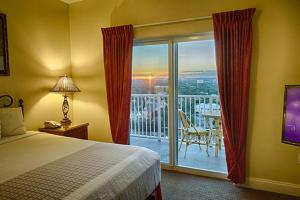 Penthouse Close to Disney Area and Malls Water View - Guest Experiences