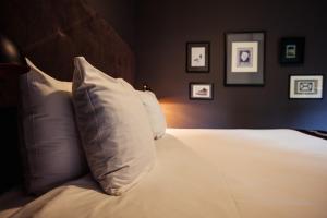 Post-Plaza Hotel & Grand Café - Facilities and Amenities