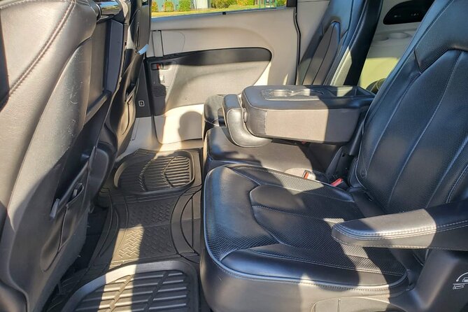 Private Orlando Intl Airport Transfer to or From Disney Area - Vehicle Features and Amenities