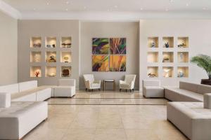 Radisson Resort Miami Beach - Guest Experience and Feedback
