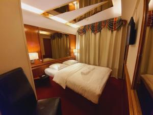 Rembrandtplein Hotel - Communication and Arrival