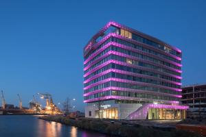 Residence Inn by Marriott Amsterdam Houthavens - Location and Transportation