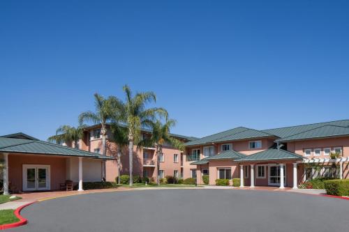 Residence Inn by Marriott Santa Clarita Valencia - Room Types and Features