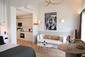 Residence Les Suites Pereire - Amenities and Services