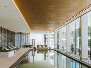Royal Champagne Hotel & Spa - Location and Getting There