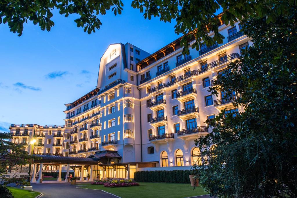 Royal Hotel Review
