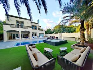 Royal Private Pool, Lux 7-Bedroom Villa on Marina - Convenient Location