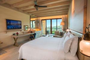 Saadiyat Rotana Resort and Villas - Diverse Dining Venues and Culinary Offerings