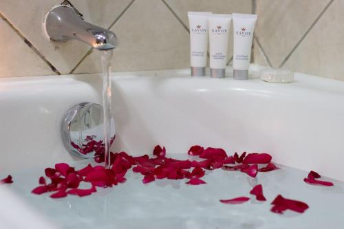 Savoy Central Hotel Apartments - Impressive Amenities and Facilities