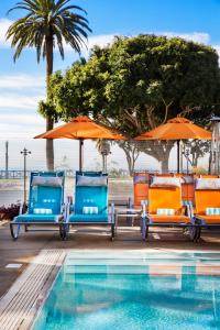 Shore Hotel - Spacious Rooms With Amenities