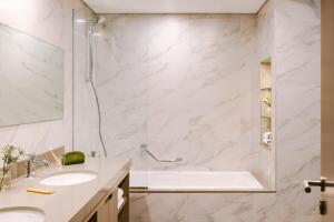 Sonder Downtown Towers - Nearby Attractions