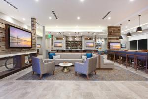 SpringHill Suites by Marriott Huntington Beach Orange County - Dining and Cuisine Options