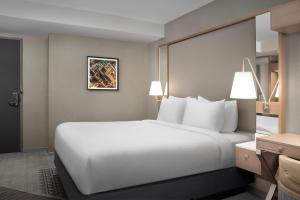 SpringHill Suites by Marriott New York Manhattan Times Square - Room Types and Features