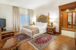 Sunday Hotel Holiday International Dubai - Room Types and Features
