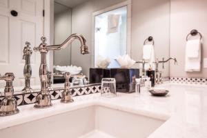 The Chateau at Lake La Quinta - Dining Options