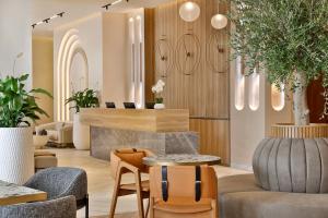 The First Collection Waterfront - Dining Options and Cuisine