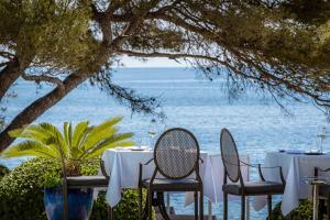 The Mauresque Villa - Culinary Offerings and Dining
