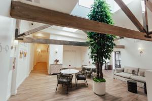 The Winston Solvang - Check-in and Check-out