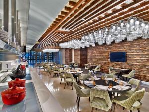 V Hotel Dubai, Curio Collection by Hilton - Dining Options and Cuisine
