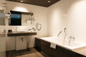 Van Der Valk Hotel Apeldoorn - De Cantharel - Outdoor Activities and Surroundings