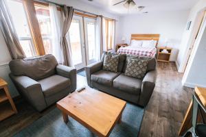 View Crest Lodge - Policies and Check-In Information