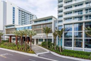 Wyndham Grand Clearwater Beach - Parking and Accessibility