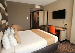 XO Hotels Blue Tower - Dining Options