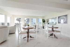11 North Jacksonville Beach Hotel - Rooms and Room Amenities