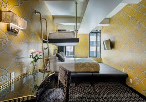 45 Times Square Hotel - Transportation Options