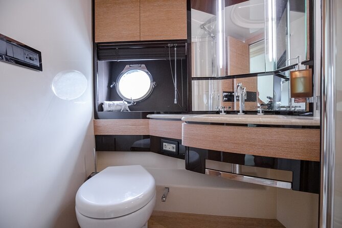 70 Azimut Flybridge Yacht Charter - Accessibility and Participation